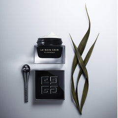 GIVENCHY
Lo Soin Noir Eye Contour 15Ml