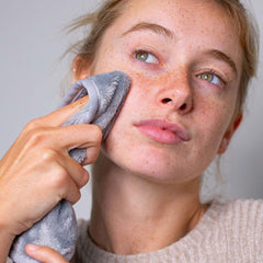 MAGNITONE London GetLit LED Face Mask, WipeOut and Swipes Cloth Bundle